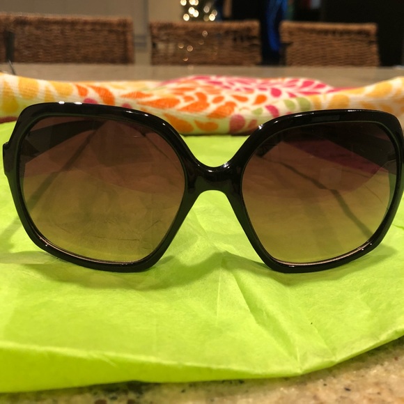 Oscar de la Renta Accessories - Oscar De La Renta Sunglasses 😎